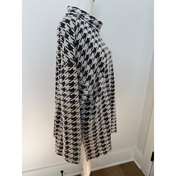 Chico’s Black and White Houndstooth Cowl‎ Neck Tunic Sweater Large - Picture 2 of 7